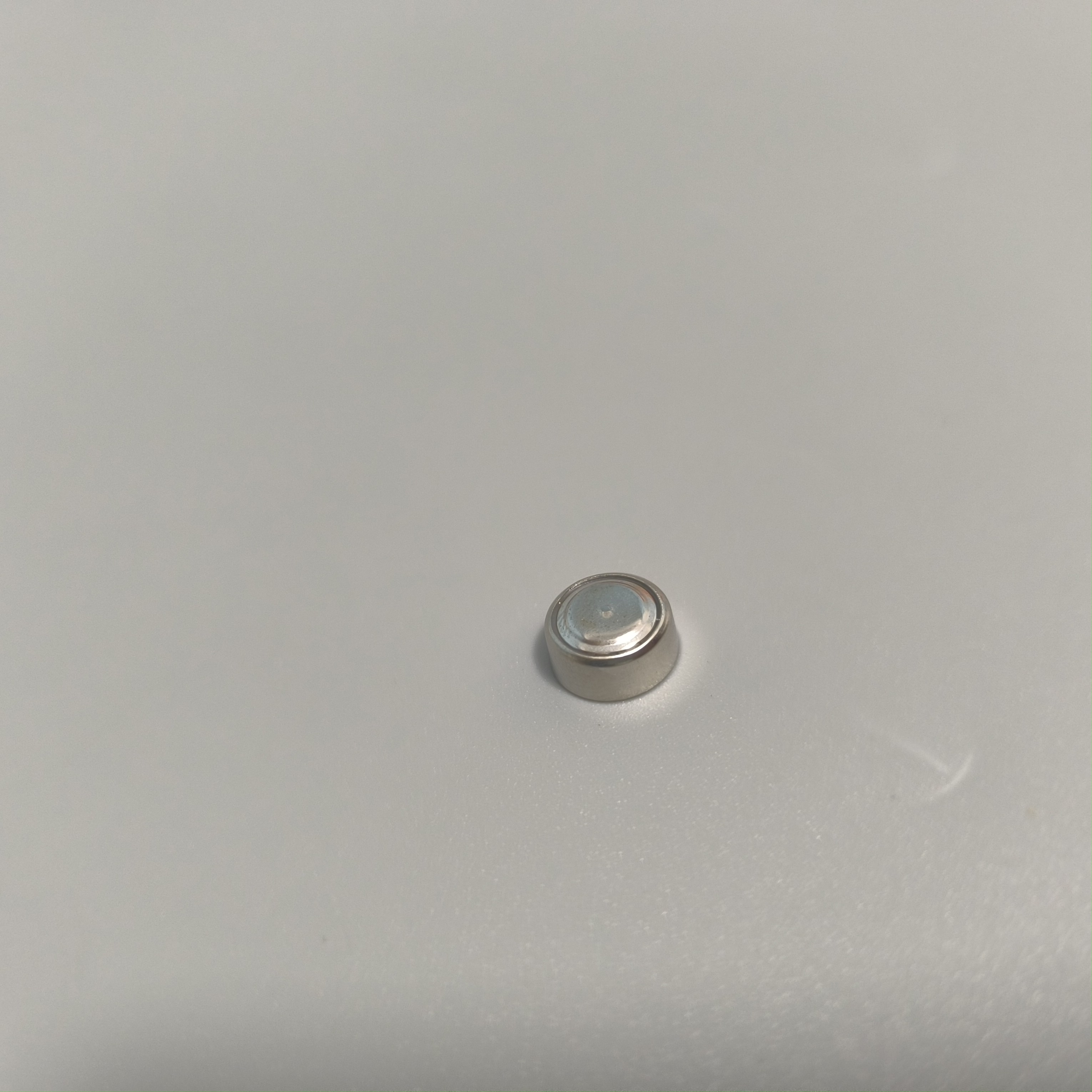 LR44 Button Cell Battery, Equivalent to AG13 / L1154 / A76 / SR44 / 357A, 1.5V Small Round Coin Battery for Electronic Watches, Calculators,
