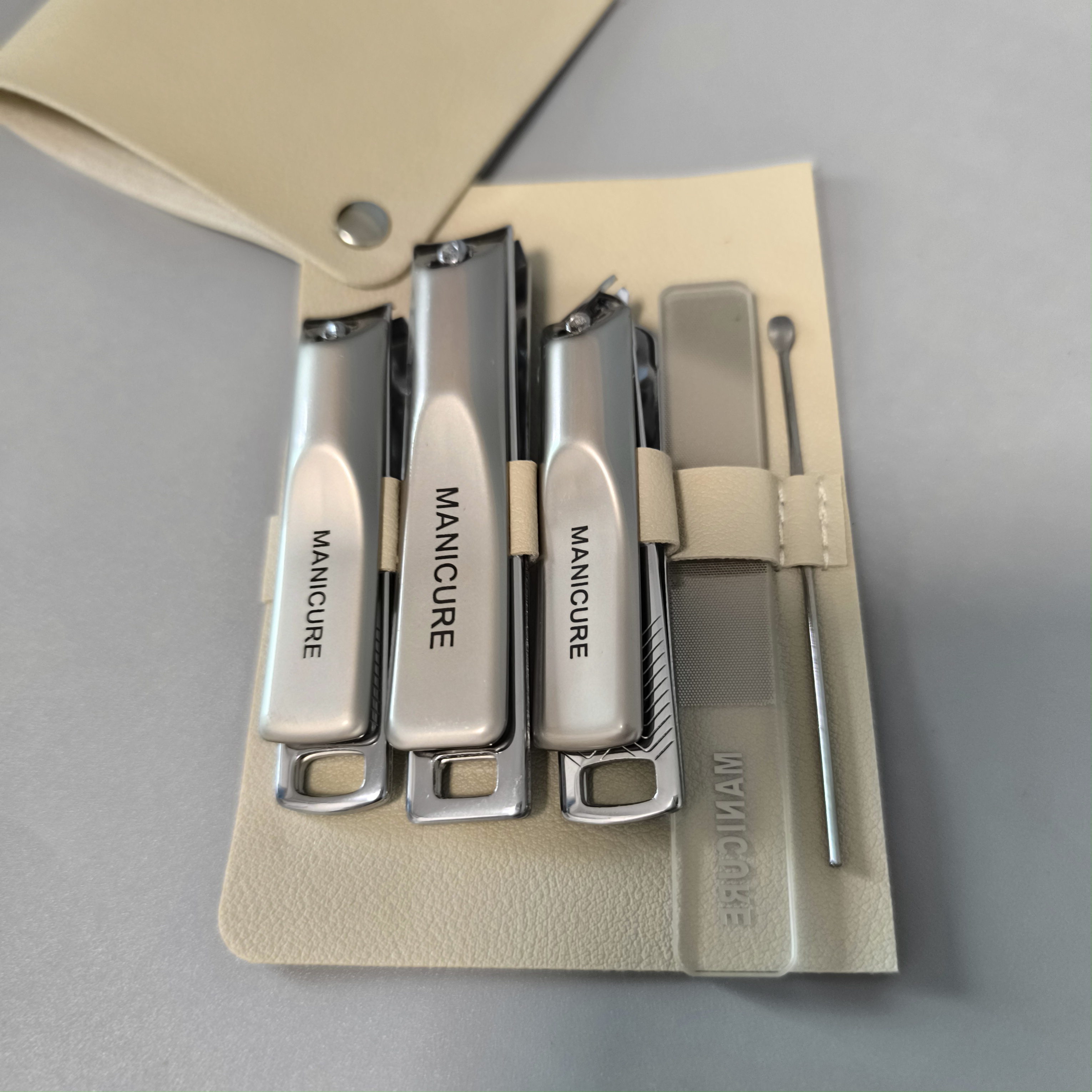 Manicure Set | 3 Nail Clippers + File + Ear Pick